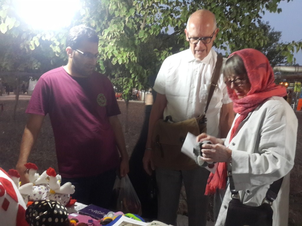 نمایشگاه یزد و حضور مردم در غرفه توانمندی های مددجویان